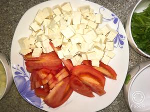 豆腐西红柿鸡蛋汤的做法 步骤1