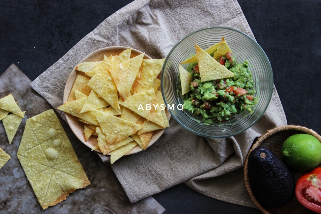 芝香玉米片+牛油果酱(Parmesan corn chips+guacamole)