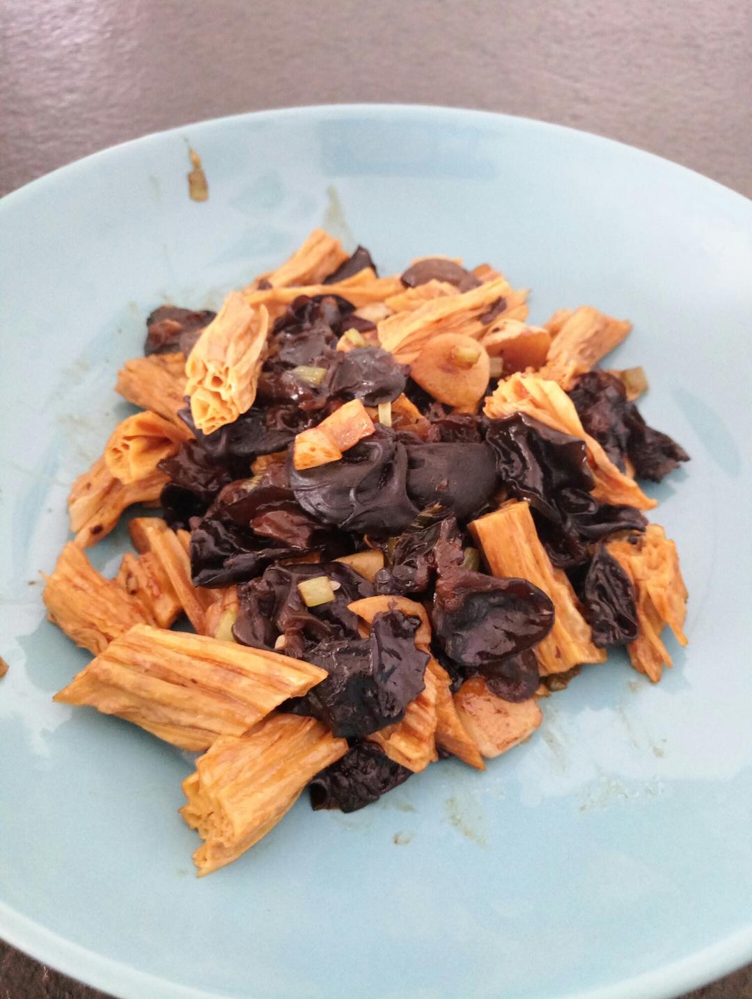 黑木耳炒腐竹