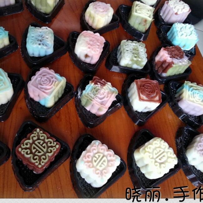 彩色冰皮月饼