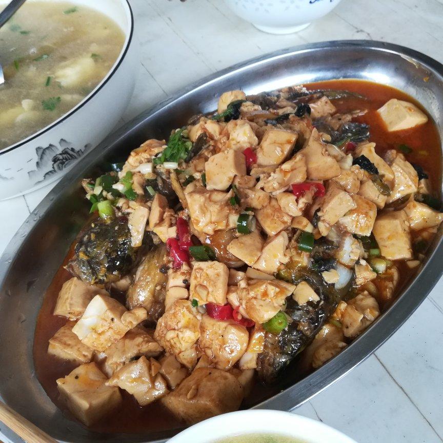 〈老板鱼炖豆腐〉，都喜欢的味道。欣小厨 😉