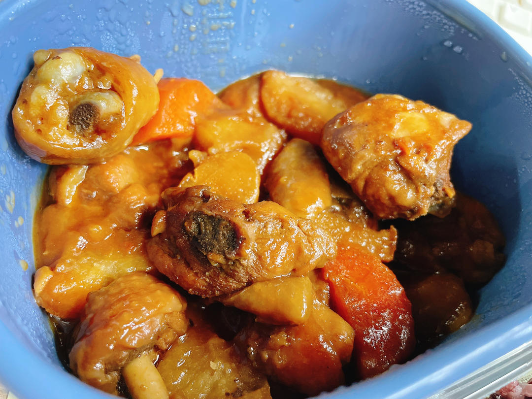 土豆胡萝卜炖鸡块