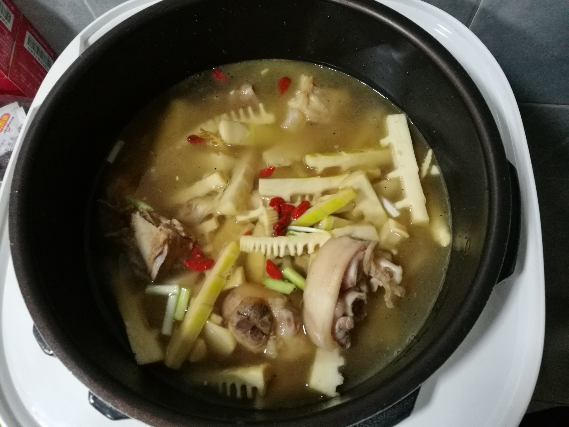 排骨竹笋汤的做法