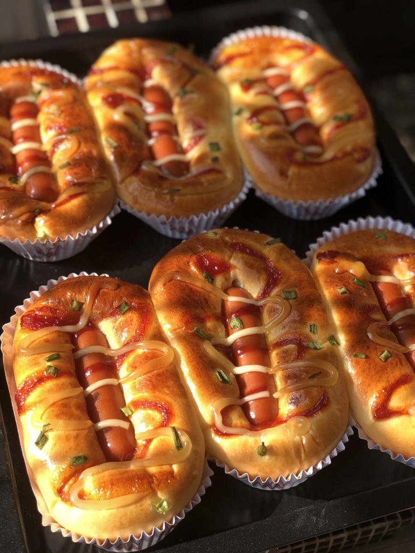 小笼包妈艳做的热狗香肠面包