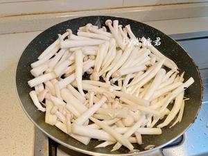 牛排中式吃法：海鲜菇炒牛柳的做法 步骤8