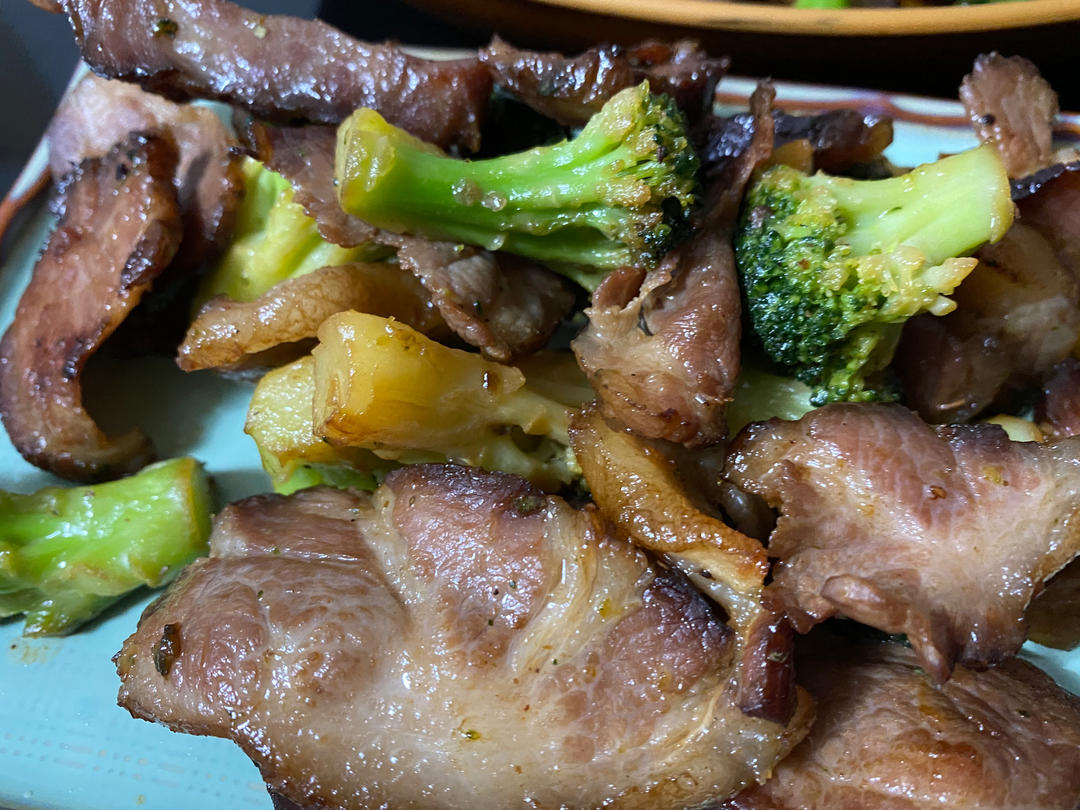 西兰花炒腊肉