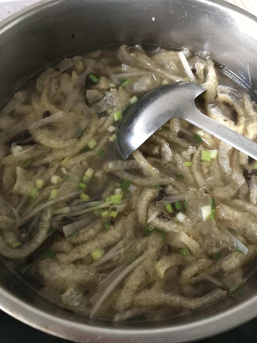 酸萝卜炸猪皮汤