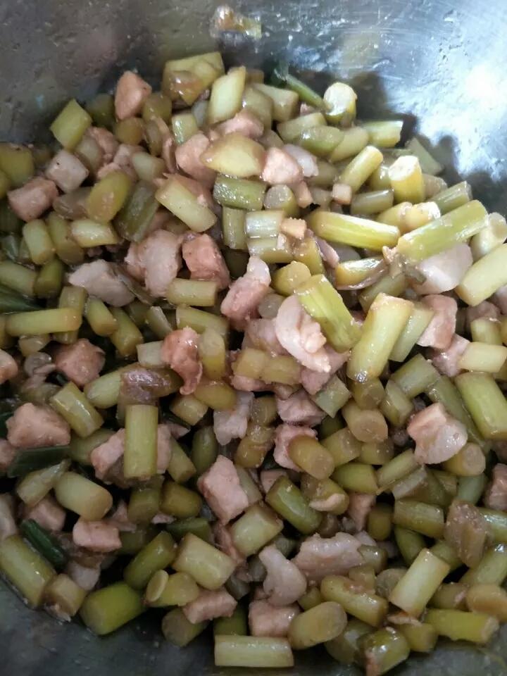 蒜台炒肉末(苍蝇头)