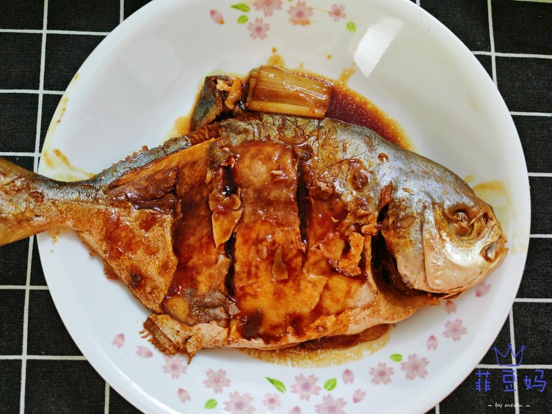 传统中式红烧平鱼