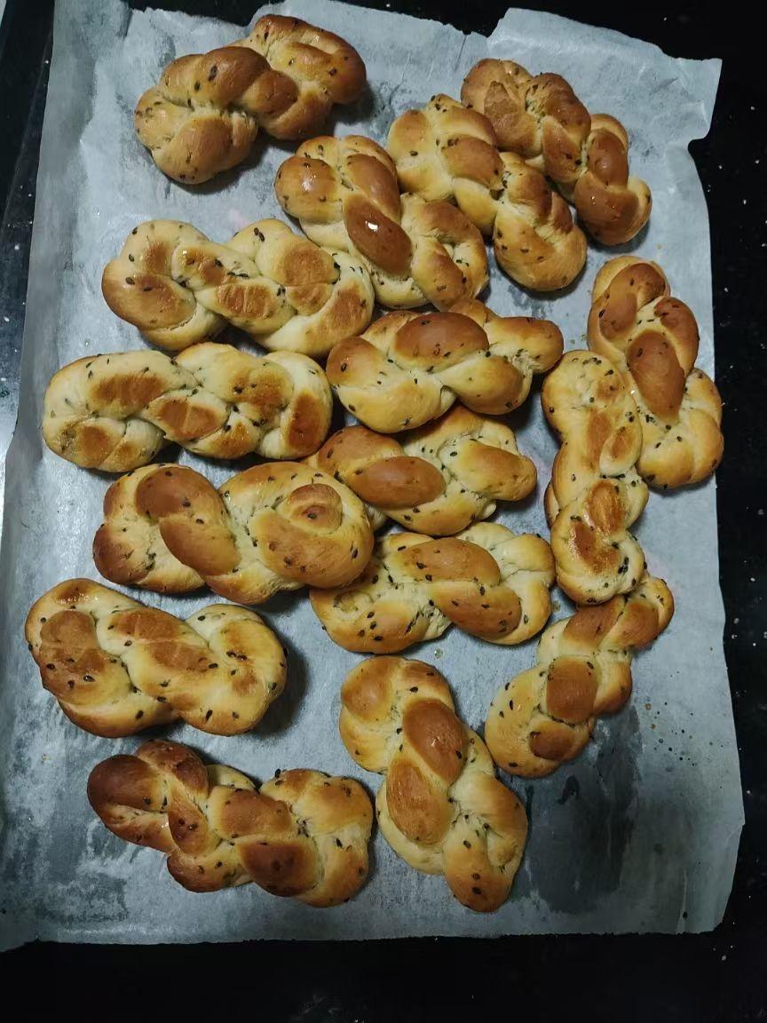 12月婴儿辅食：奶香芝麻软麻花（烤箱版）