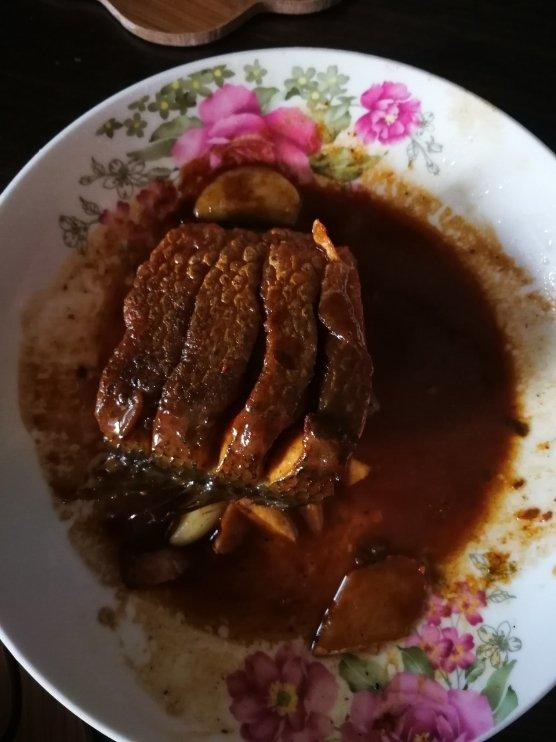 大蒜烧黑鱼