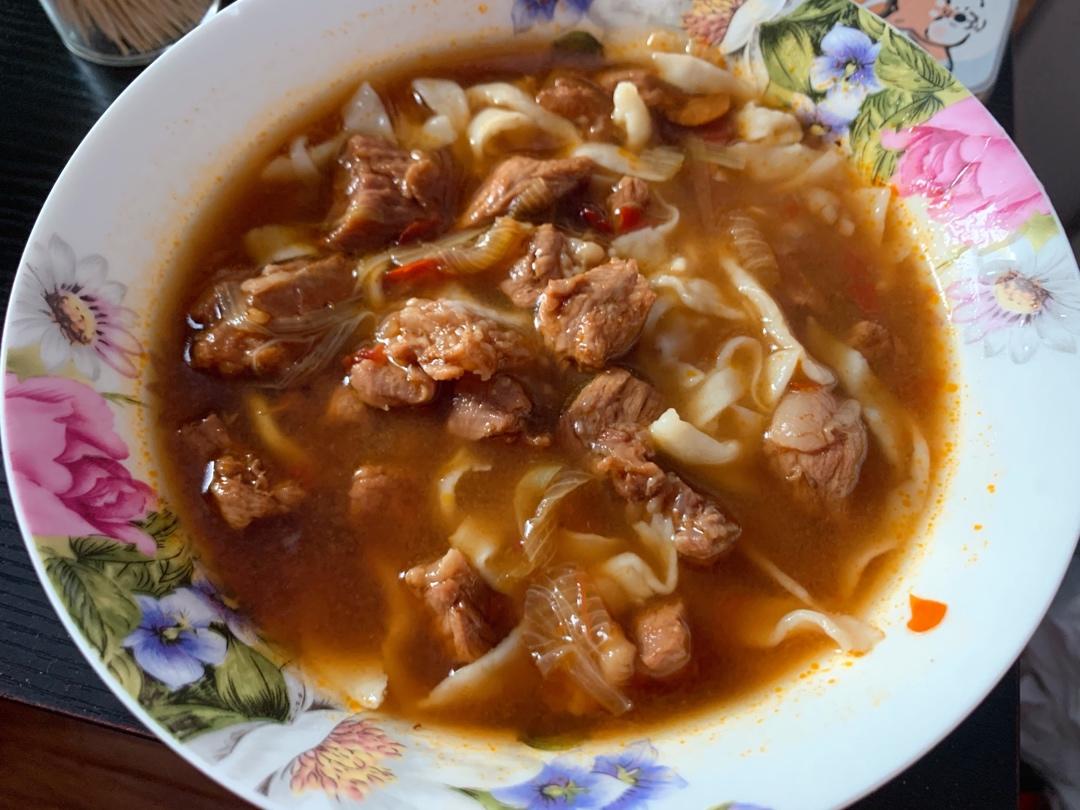 做一碗让你内牛满面的手擀牛肉面（附红焖牛肉的做法）