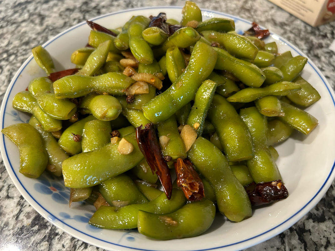 武汉夜市标配嗦毛豆