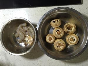 酒香蘑菇虾--本棚食堂版的做法 步骤1