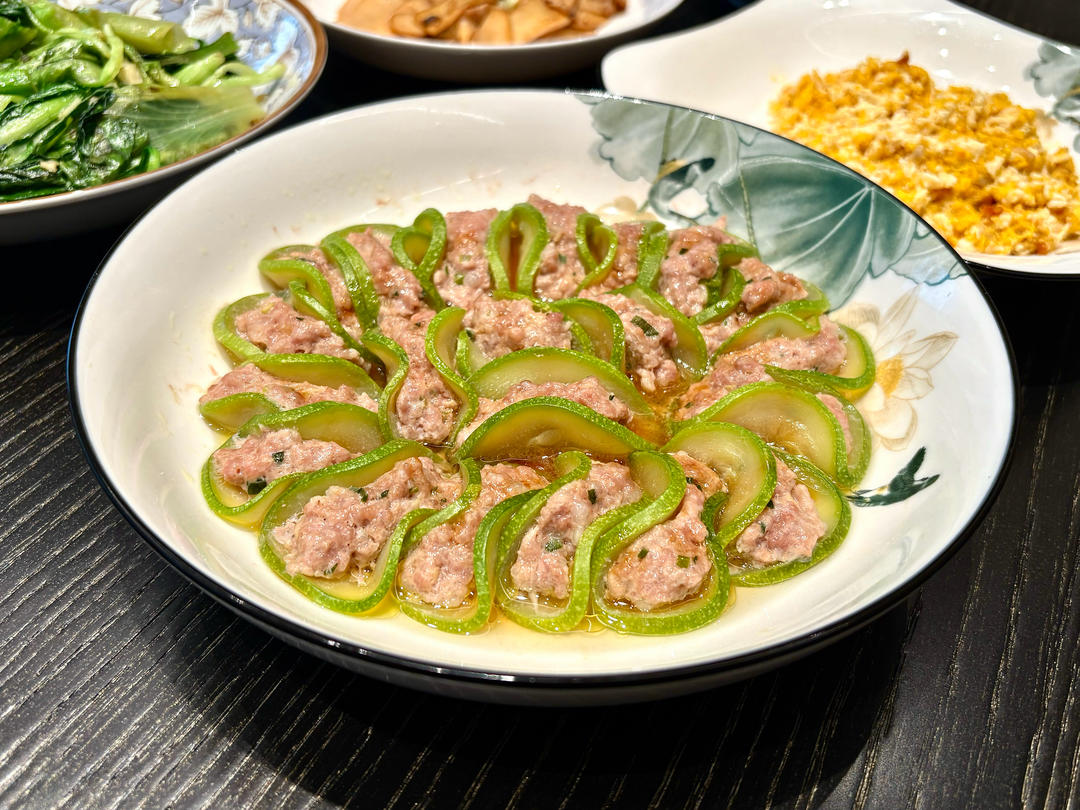 西葫芦酿肉的做法，口感丰富，肉质鲜嫩～