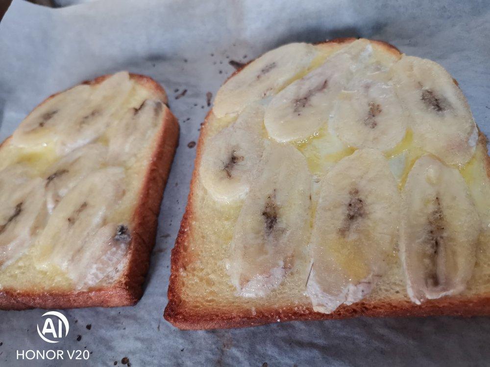 酥脆香甜的黄油香蕉烤吐司