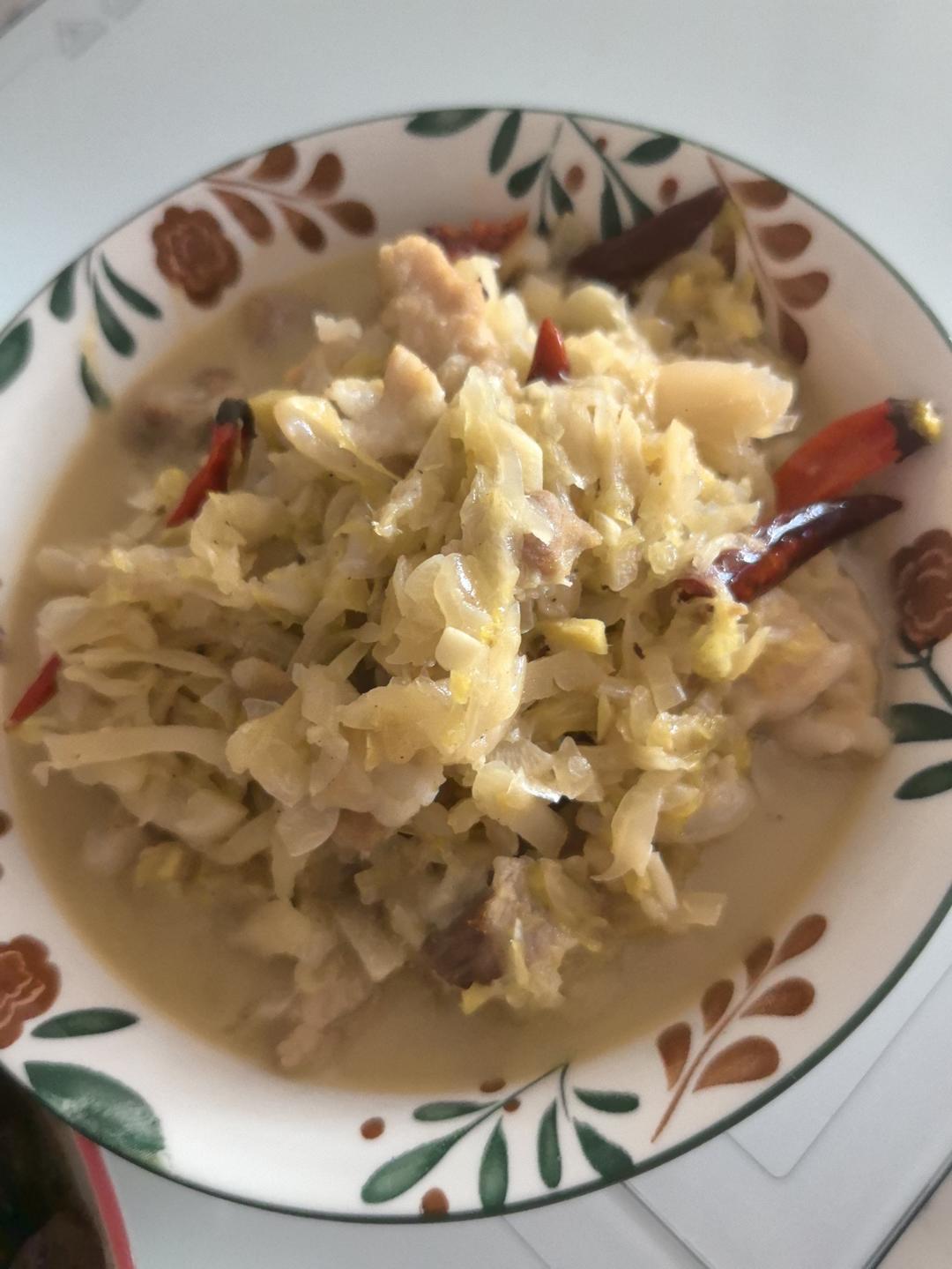 东北酸菜炖白肉