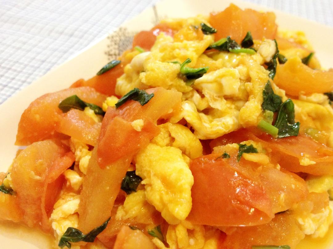 西红柿罗勒炒鸡蛋的做法