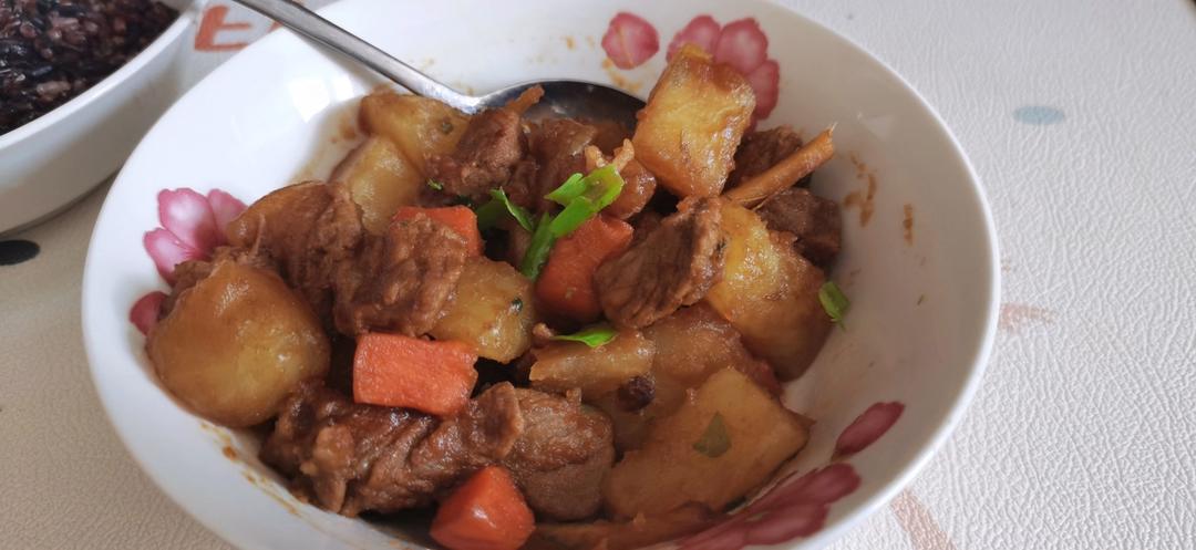 巨下饭的土豆炖牛肉