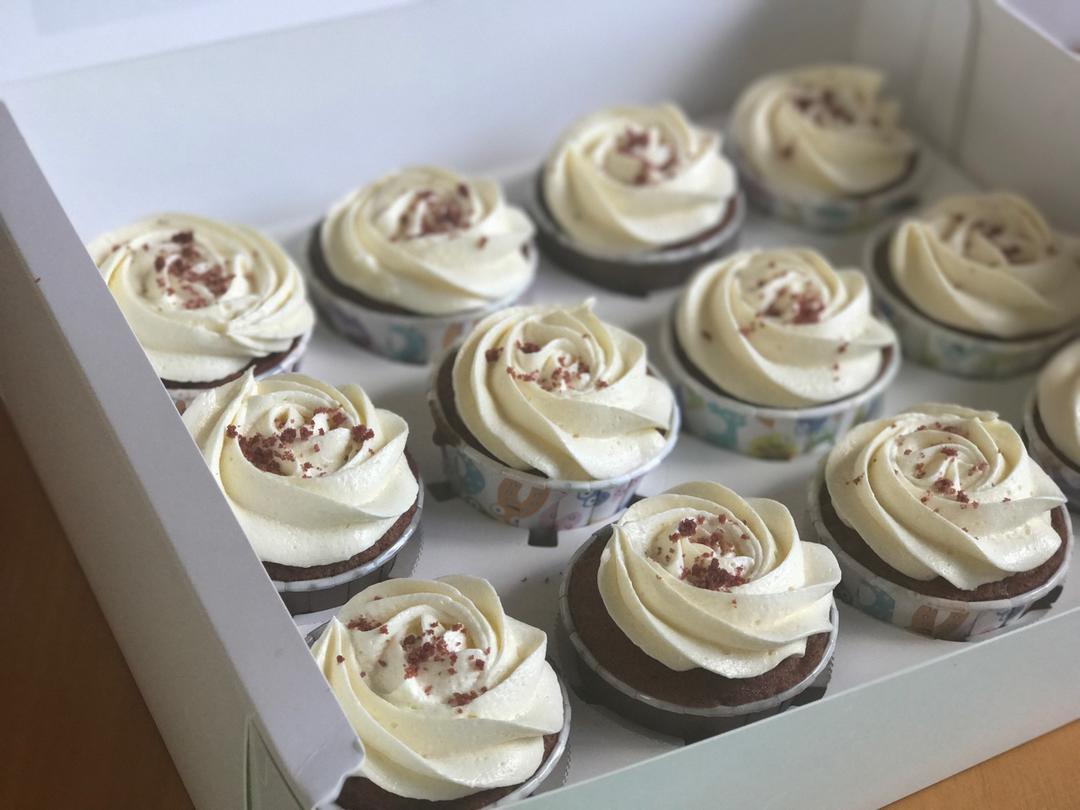 正宗红丝绒cupcake—马斯卡彭奶油霜