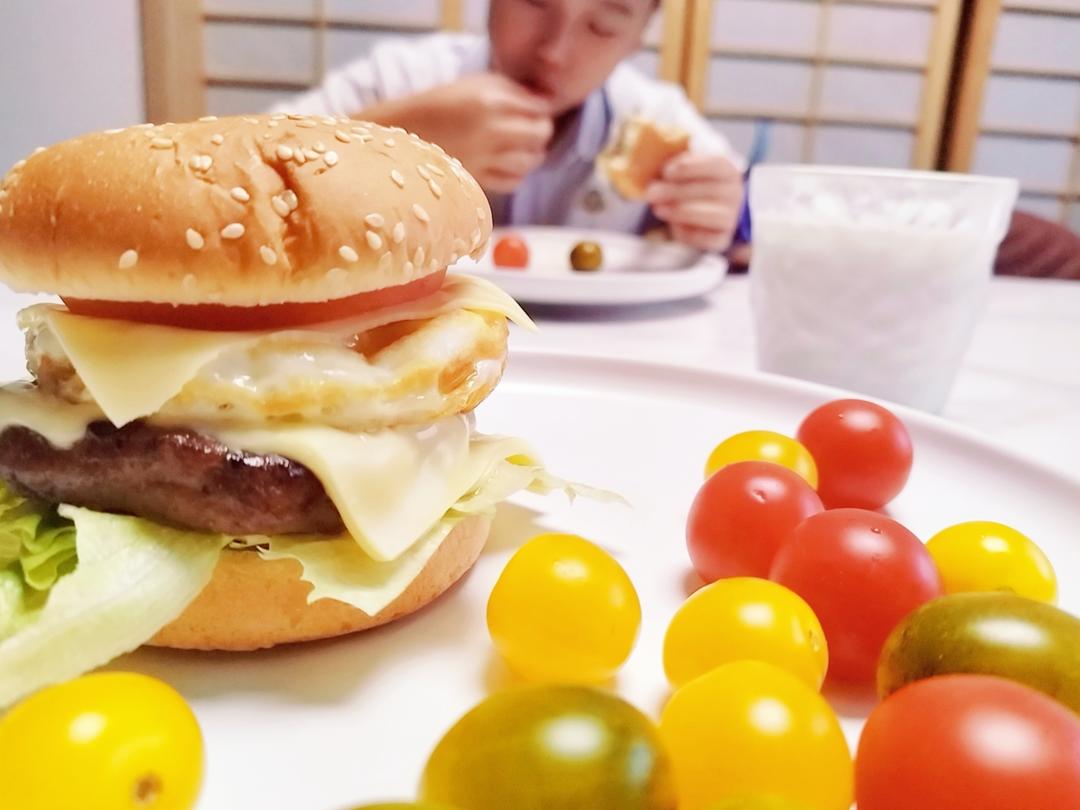 牛肉汉堡 煎出香嫩多汁的牛肉饼