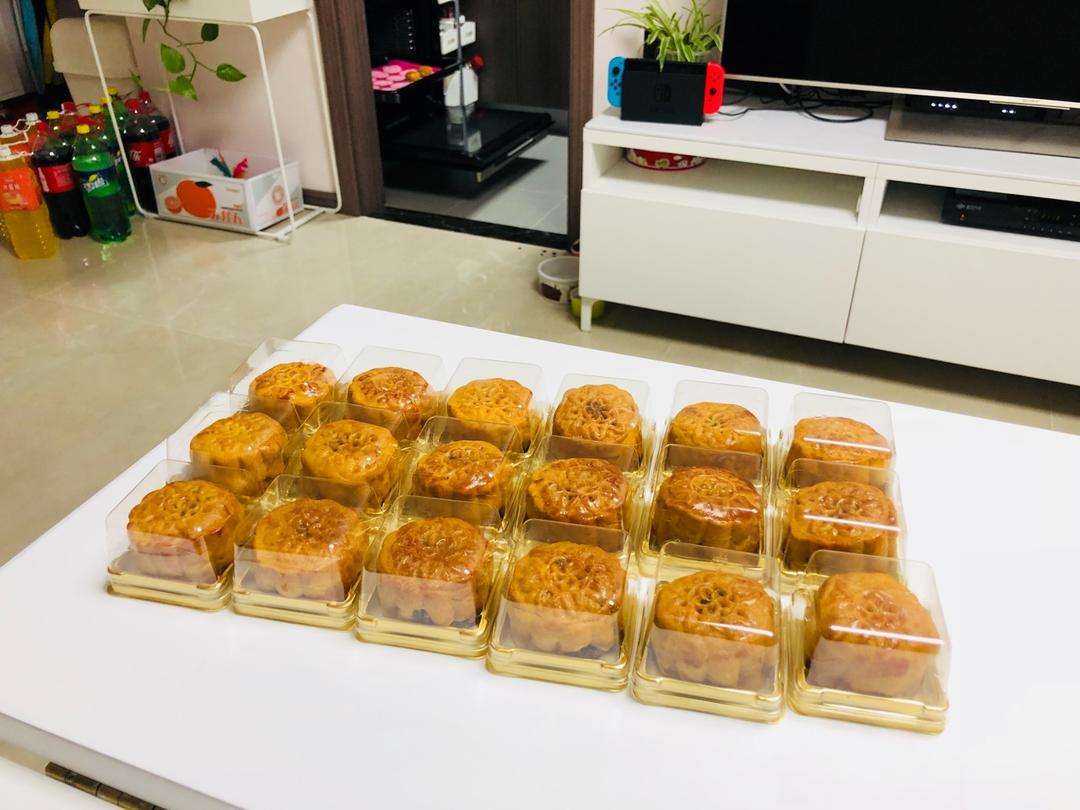 广式月饼——蛋黄莲蓉月饼