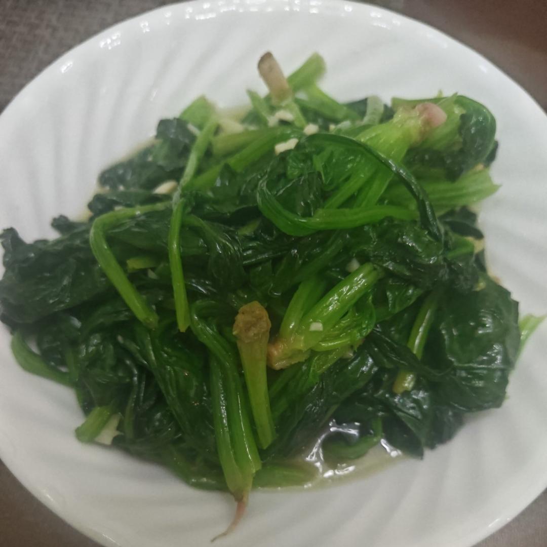 不涩口又嫩的清炒菠菜