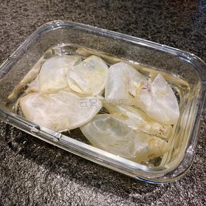 羊肚菌花胶排骨汤的做法 步骤1