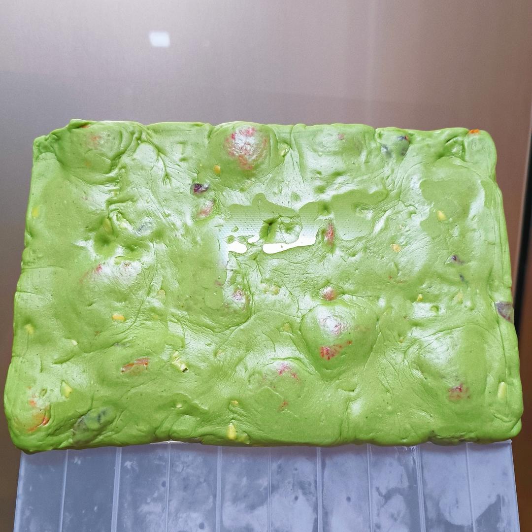 草莓抹茶牛轧糖的做法 步骤7