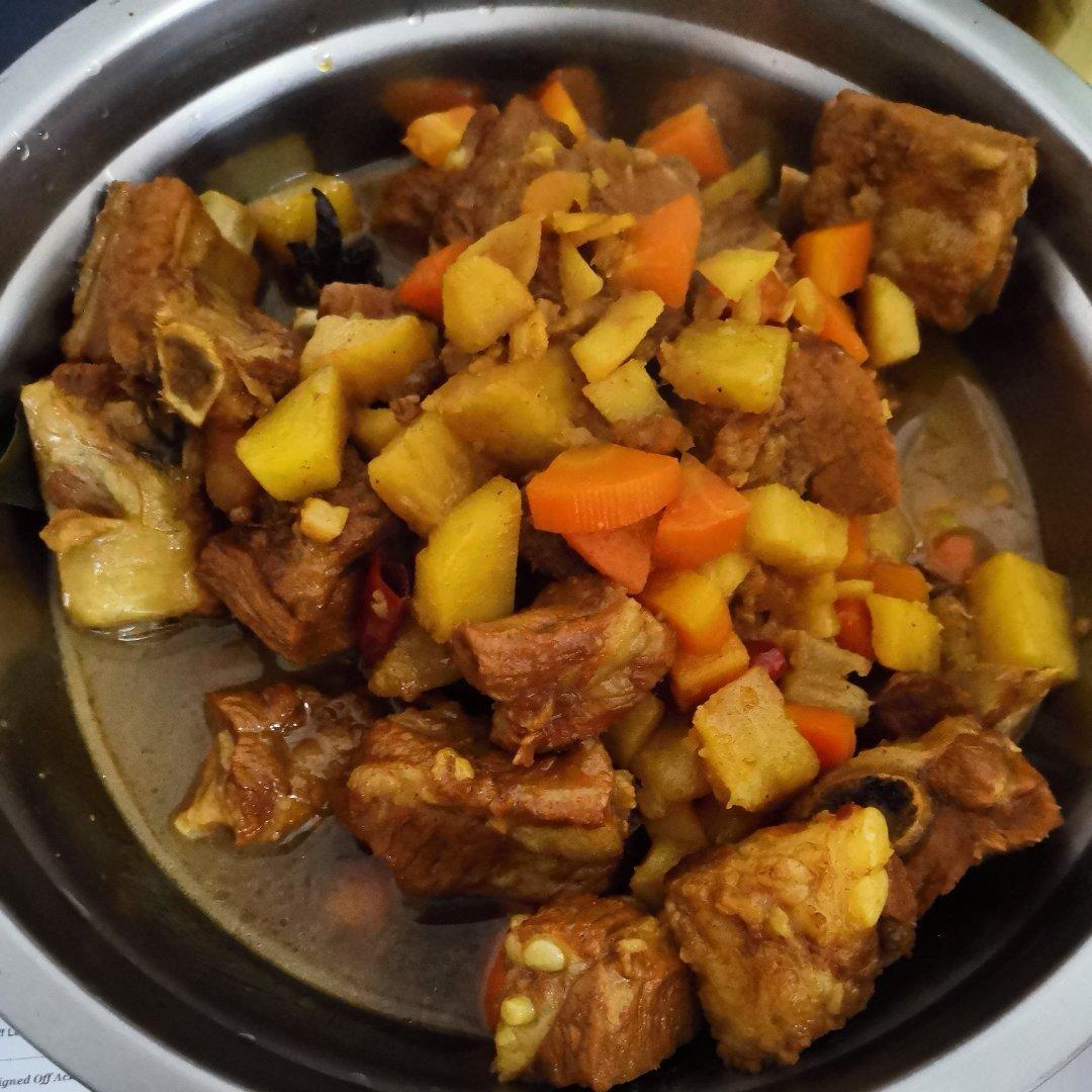 土豆炖排骨