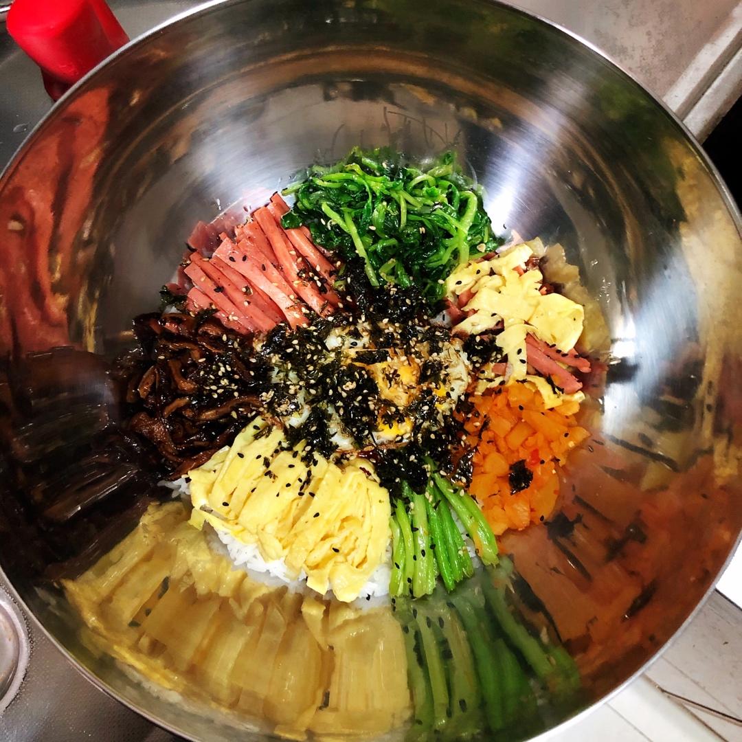 缤纷韩国拌饭（注入自制灵魂拌饭酱➕日式照烧肥牛，每一道蔬菜单独调味～，做成便当也很合适🍱）