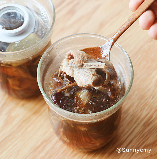 茶树菇排骨汤【5月北鼎蒸炖锅食谱】的做法