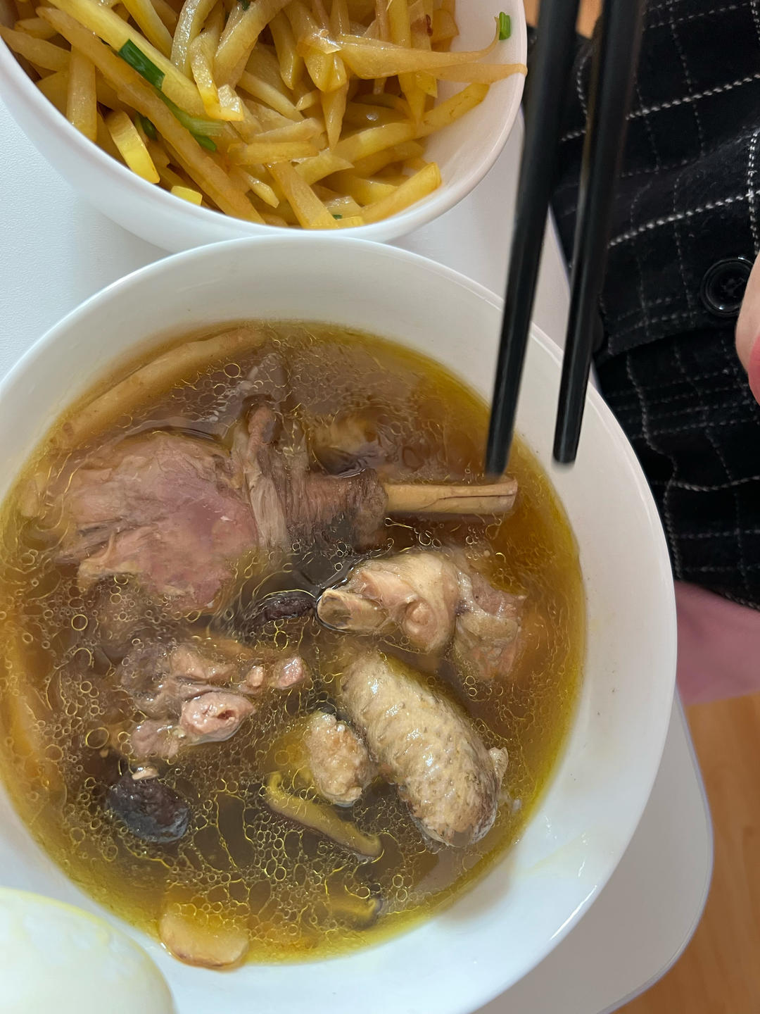 奶奶教的鲜香肥美香菇炖鸡汤