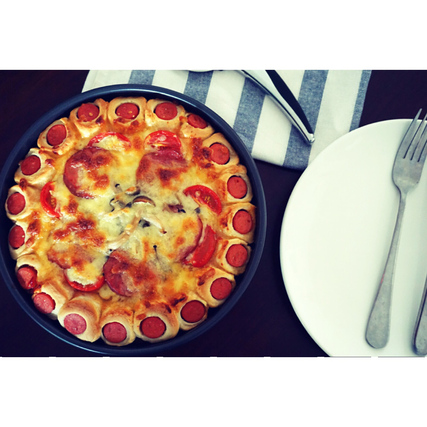 萨米肠蘑菇花边披萨