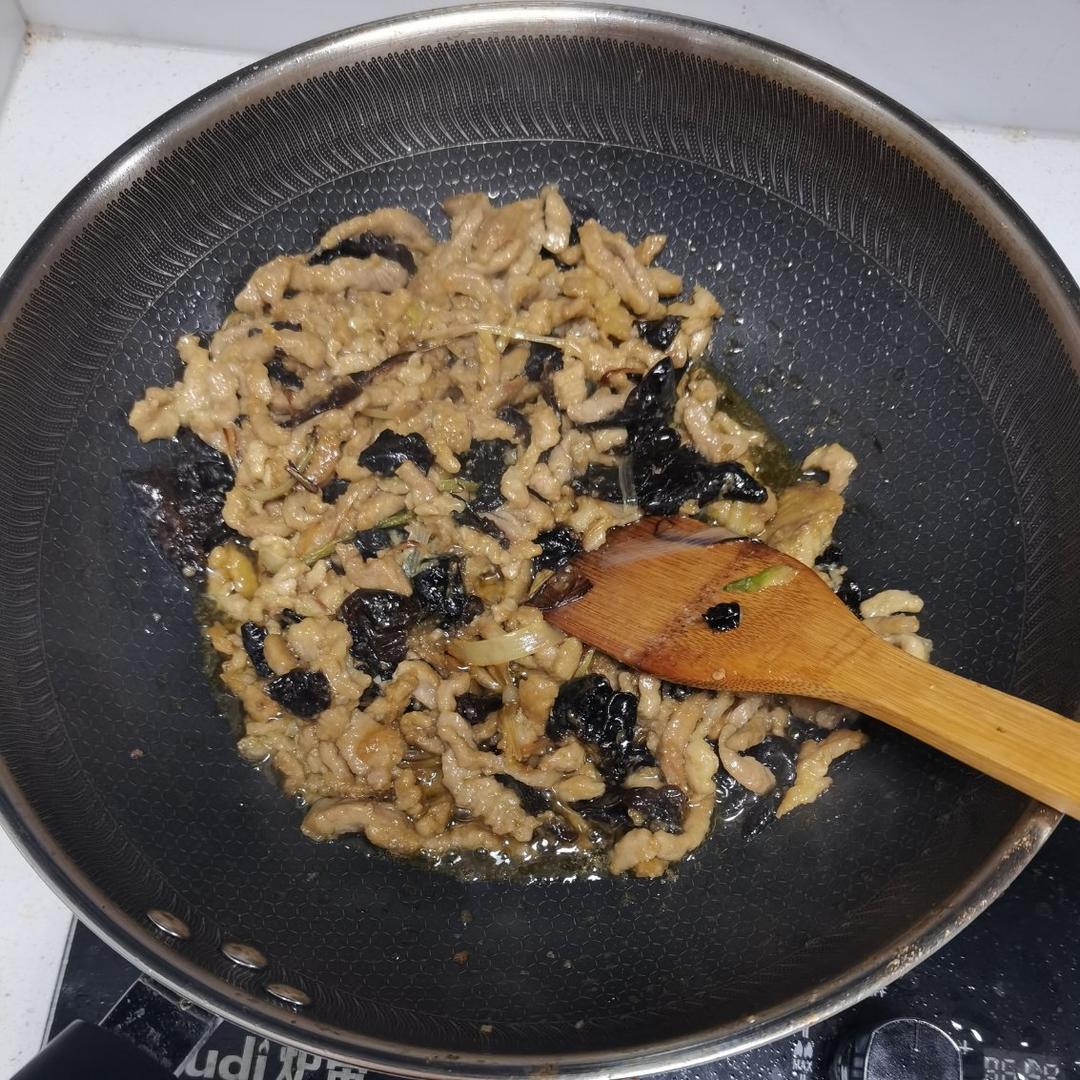 黄花菜木耳炒肉丝