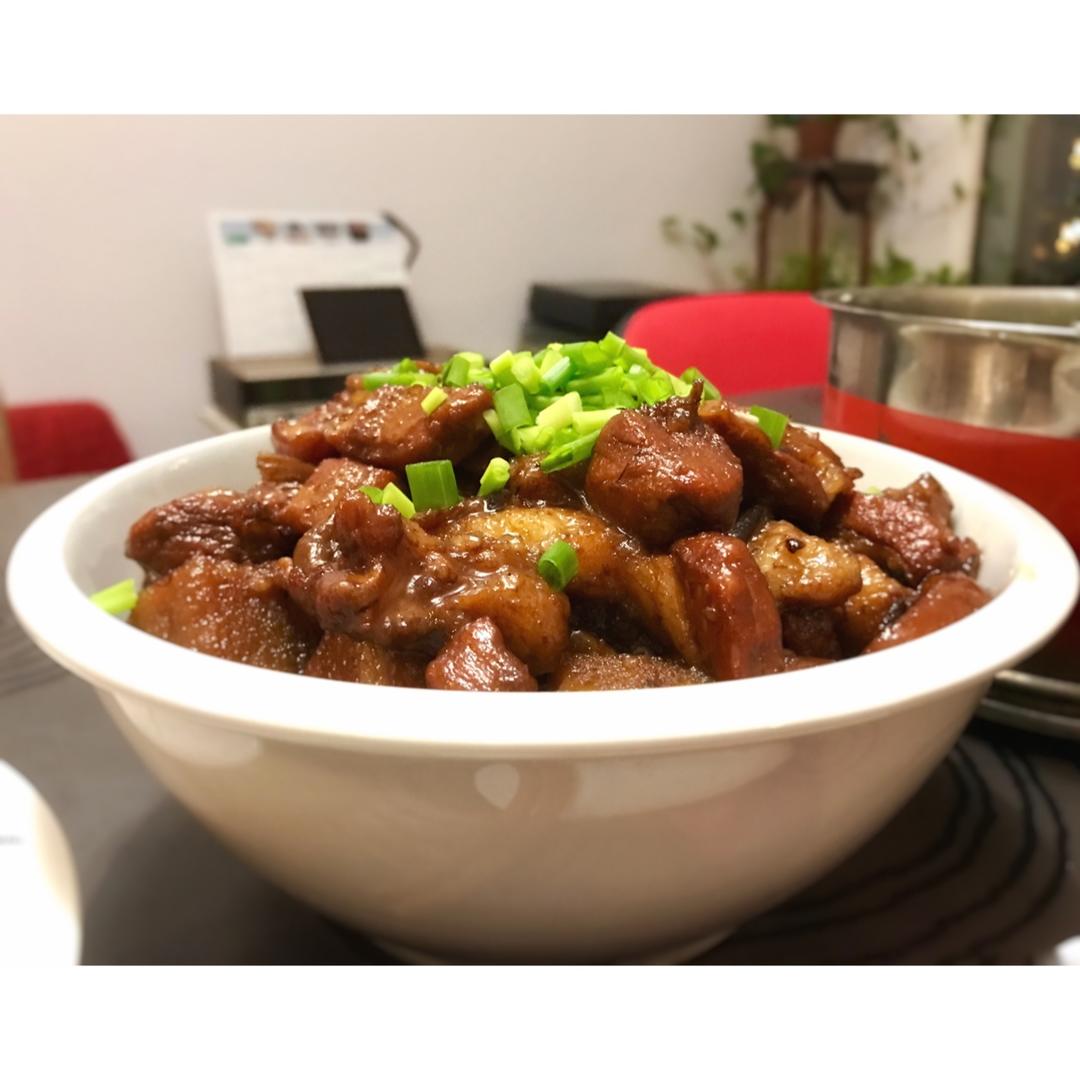 吃着碗里望着锅里的红烧肉