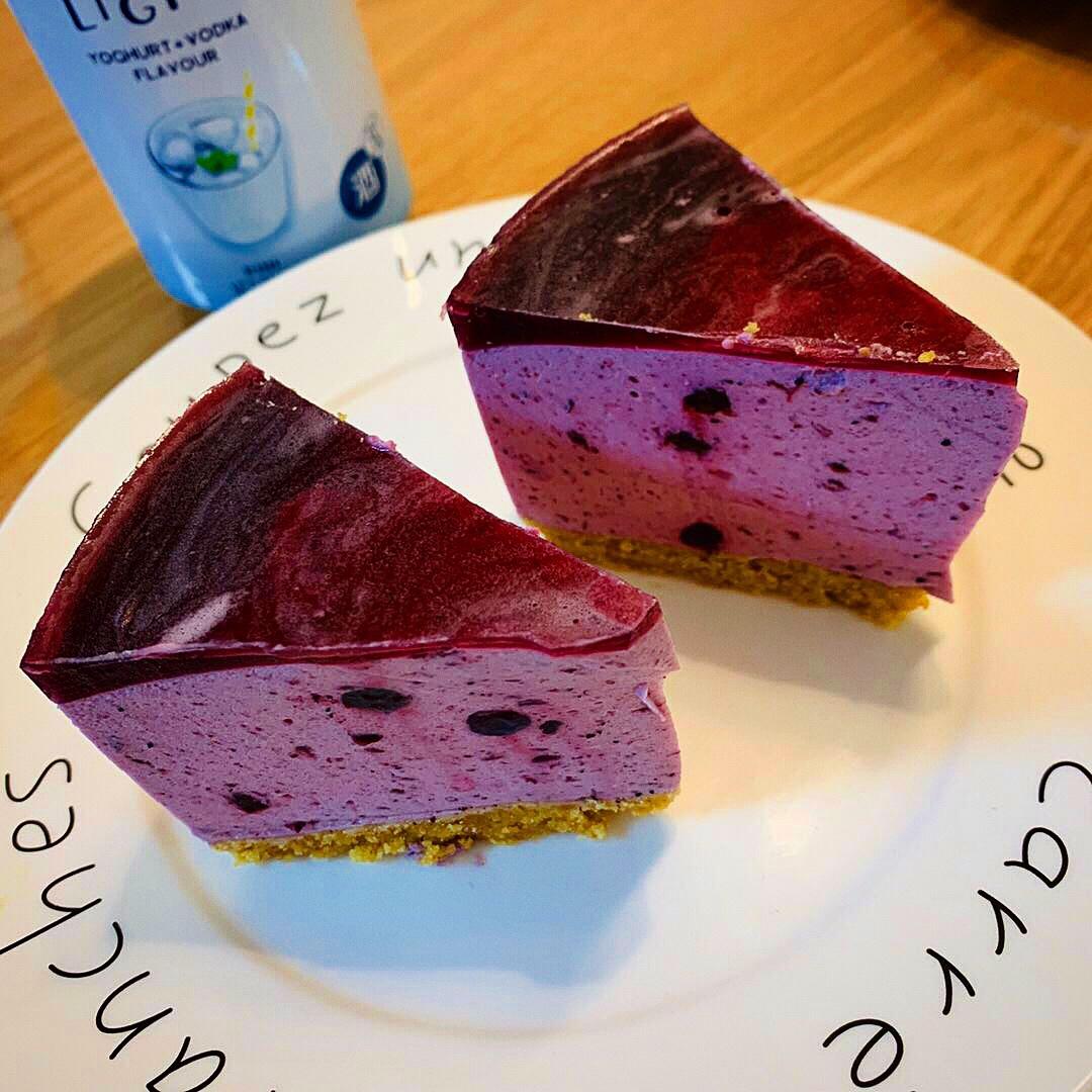 8寸镜面蓝莓慕斯