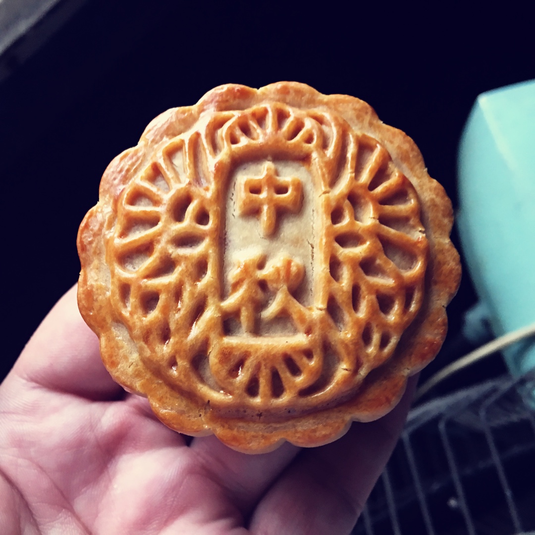 广式月饼—蛋黄莲蓉月饼