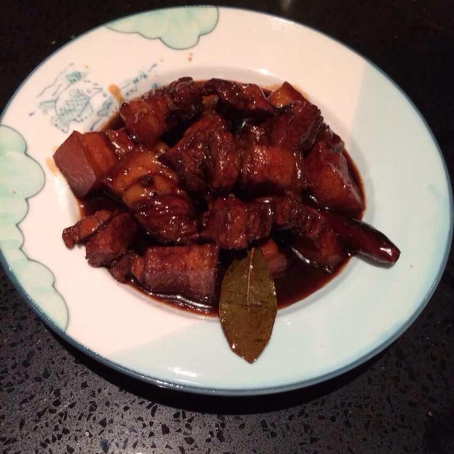 吃着碗里望着锅里的红烧肉