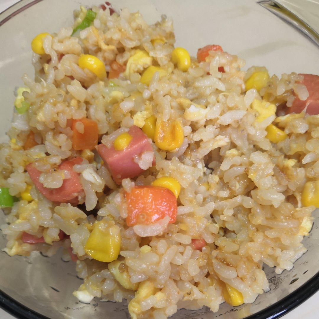 每天创造快乐生活做的玉米胡萝卜火腿鸡蛋炒饭