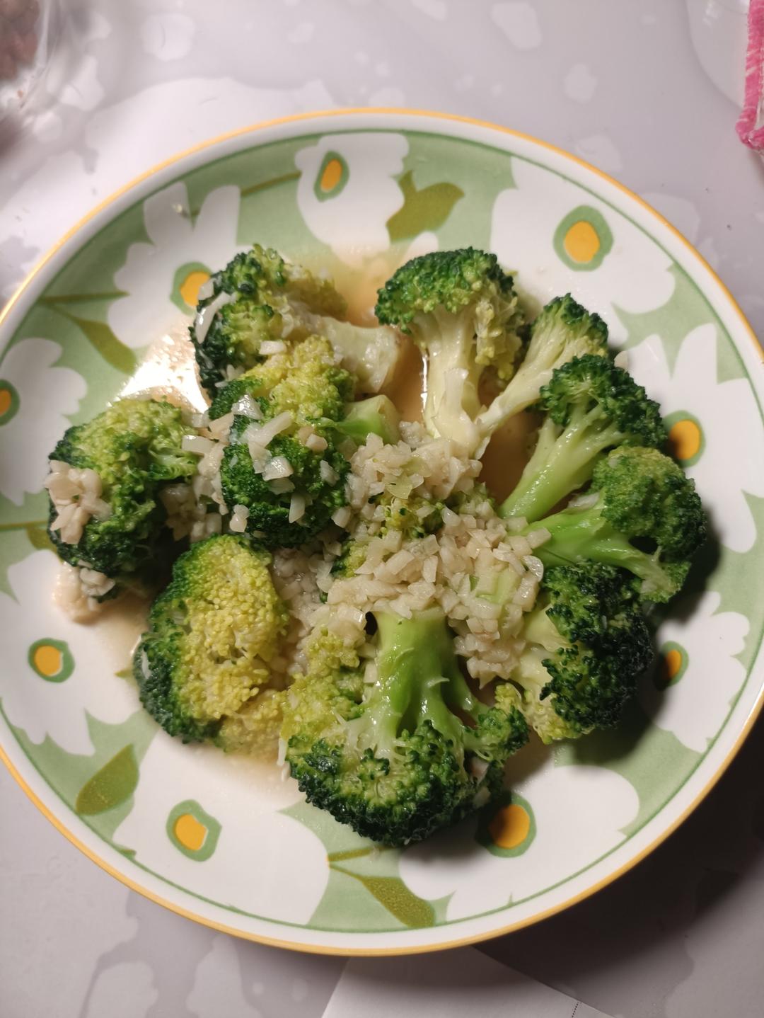 好吃到爆的耗油蒜蓉西兰花(从不修图，喜欢请关注)