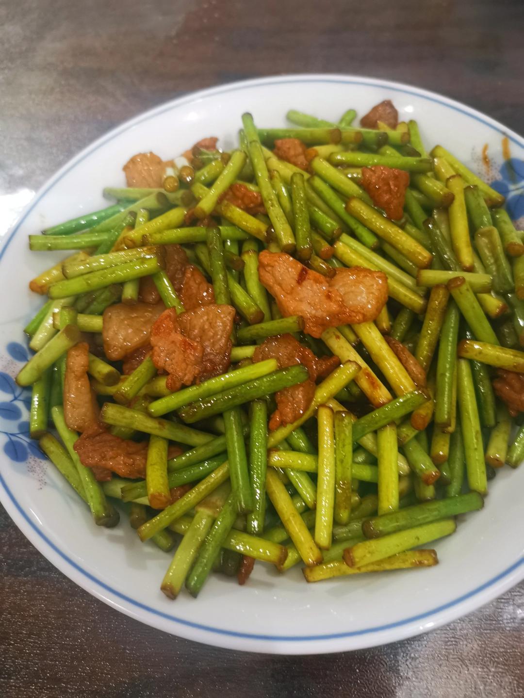 简单易做的下饭菜－蒜苔炒肉