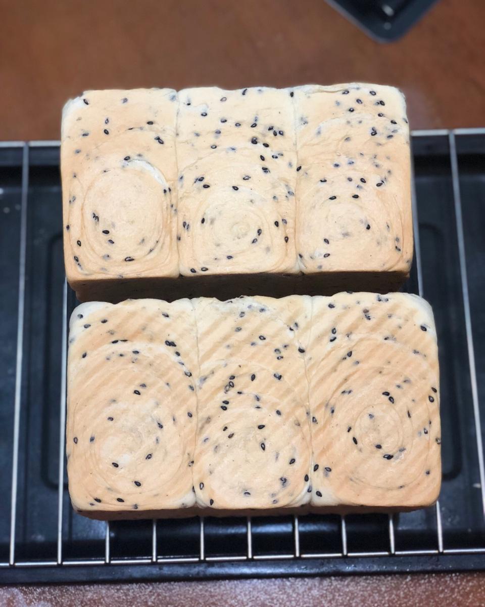 黑芝麻奶香吐司