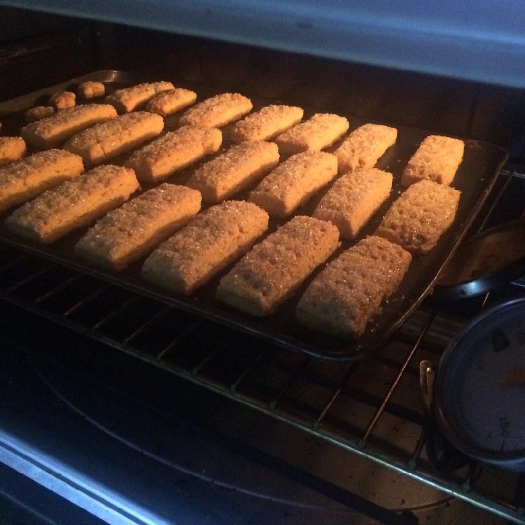 家庭自制的台湾老杨咸蛋黄饼（蛋黄多多）