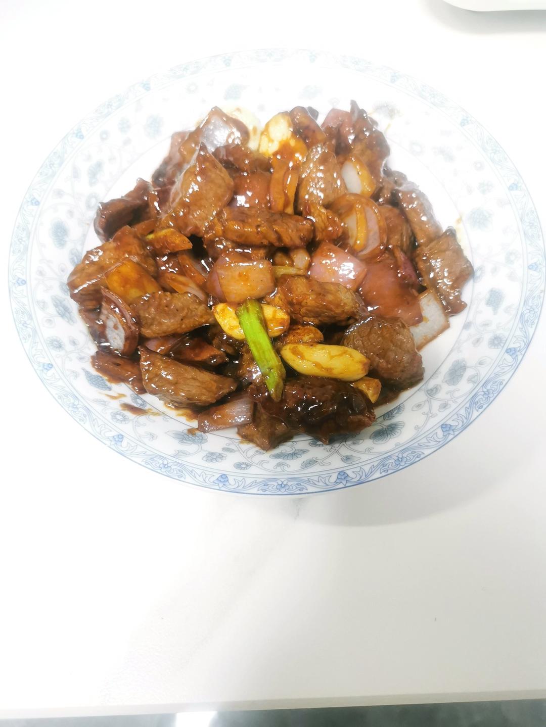 听起来就很好吃的黑椒蒜子牛肉粒