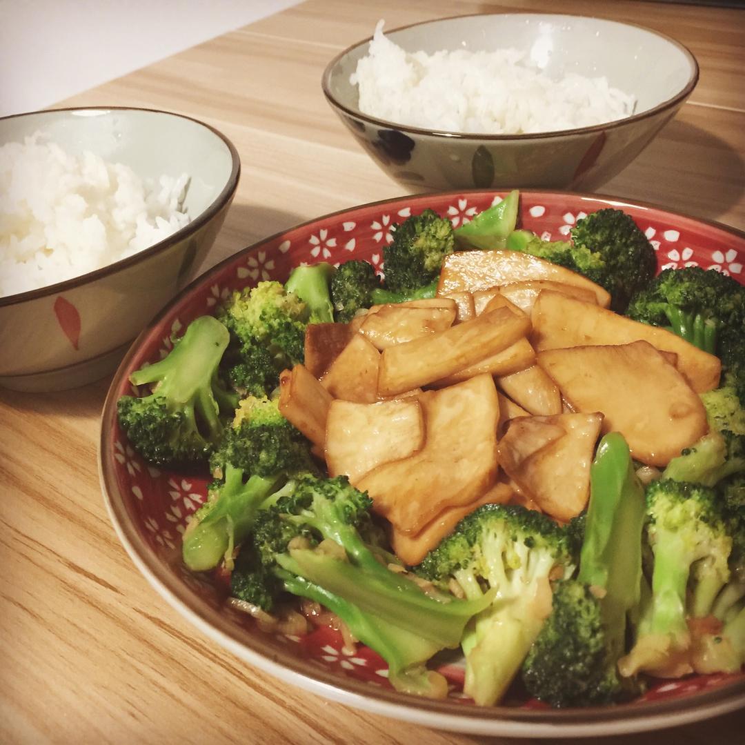 杏鲍菇扣西兰花