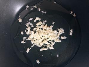 双色蛋炒豌豆苗『减脂减肥菜』豌豆苗炒蛋的做法 步骤4