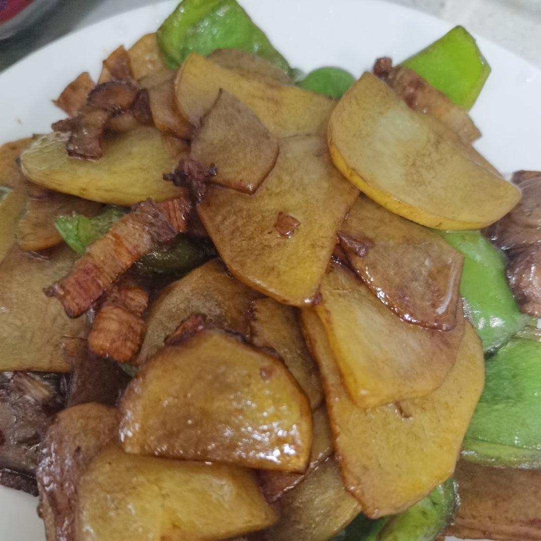 青椒土豆片炒肉