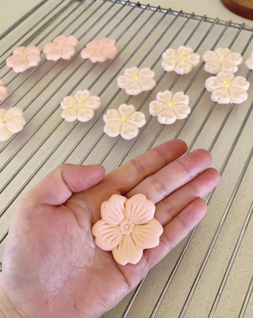 棉花糖变身美腻的翻糖樱花