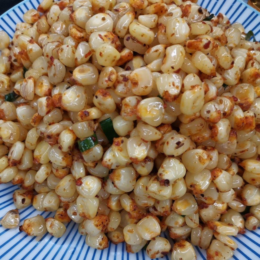 烧烤摊子上论串卖 家里论盘吃的孜然炒玉米